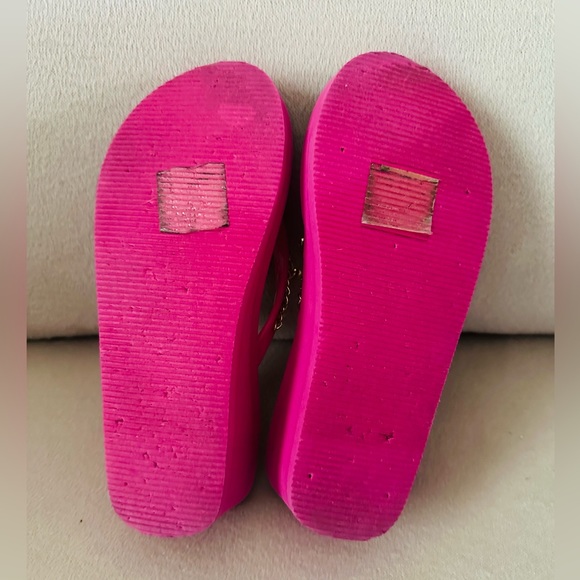EUC - Juicy Couture “Sabrena Pink” Charm Wedge Sandals - Size 2 - Picture 5 of 7